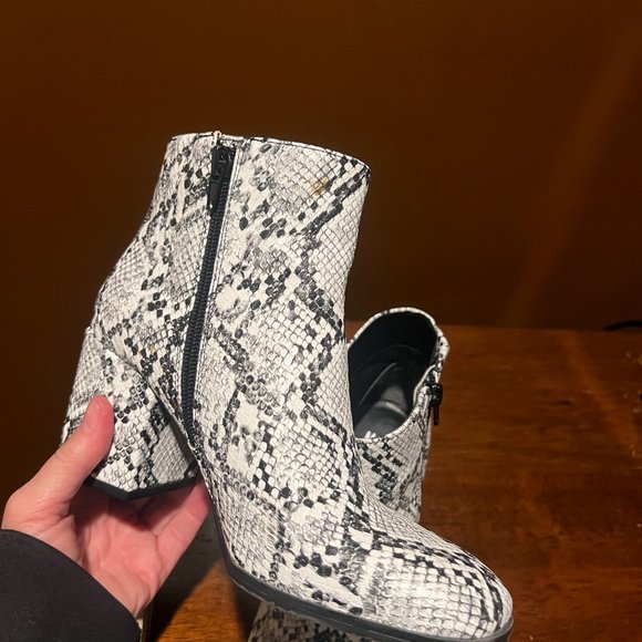 DSW Mix No. 6 Snakeskin Benisa Bootie 6.5 - Picture 5 of 5